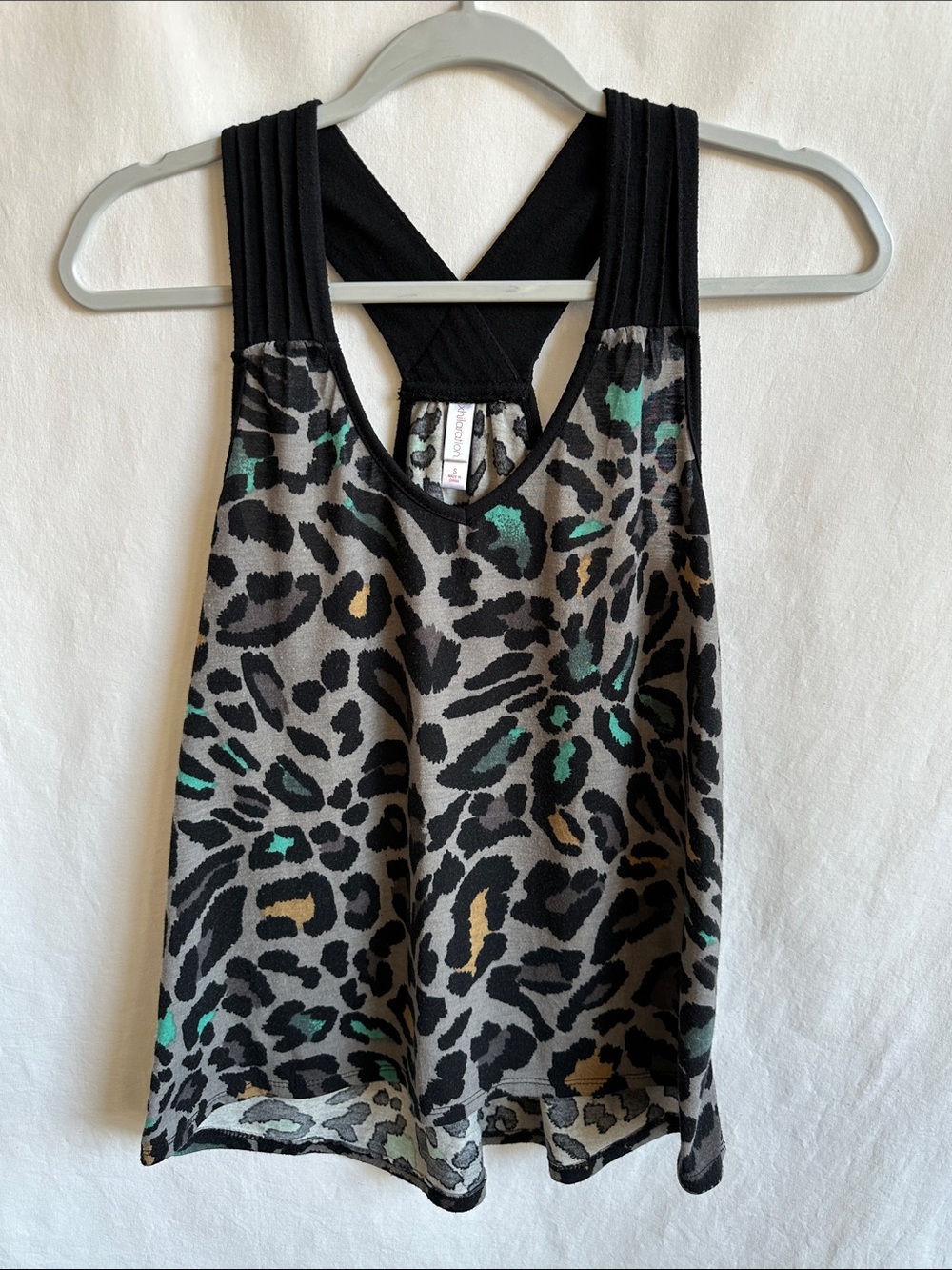 Vintage Xhilaration gray and black leopard print racerback high-low tank top, S